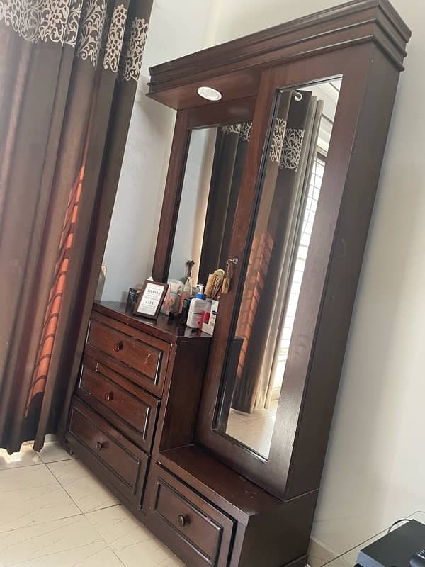 selling bed with side tables & dressing table 3