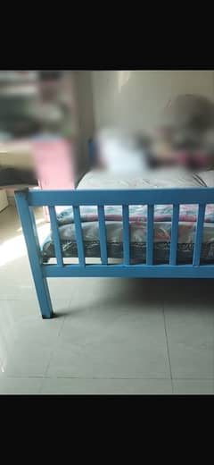 wrought iron bed (without matress and cardboard)