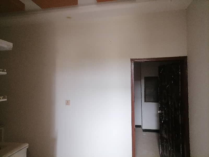 60 Square Yards Flat For Grabs In Korangi 6