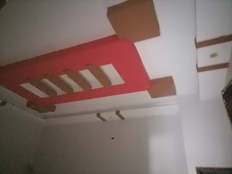 60 Square Yards Flat For Grabs In Korangi 10
