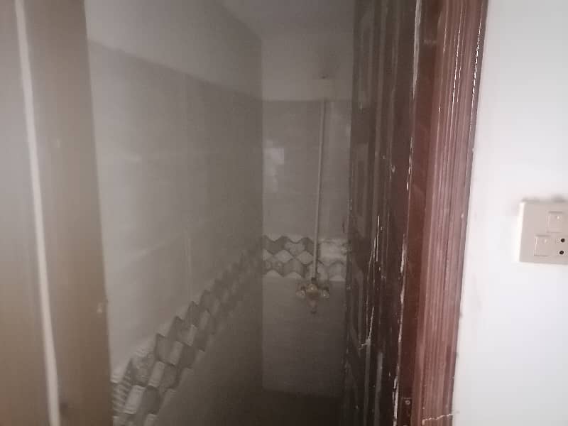 60 Square Yards Flat For Grabs In Korangi 11