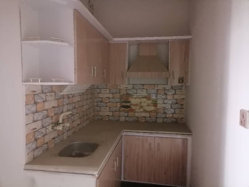 60 Square Yards Flat For Grabs In Korangi 12