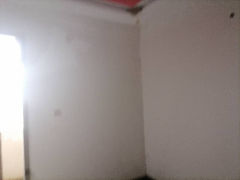 60 Square Yards Flat For Grabs In Korangi 15