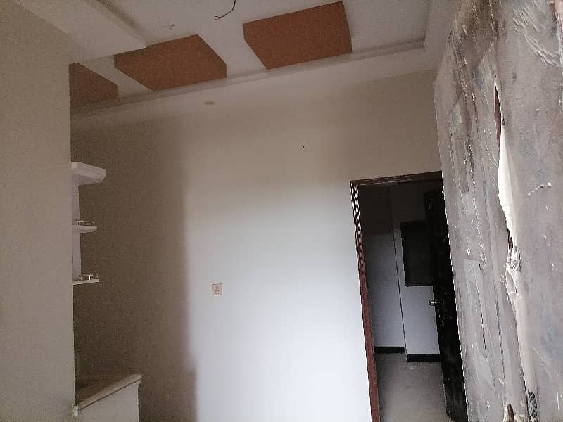 60 Square Yards Flat For Grabs In Korangi 21