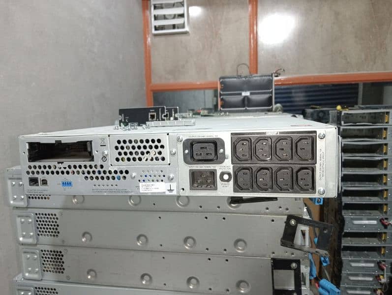 APC UPS SMT 2200va RM 48v 3