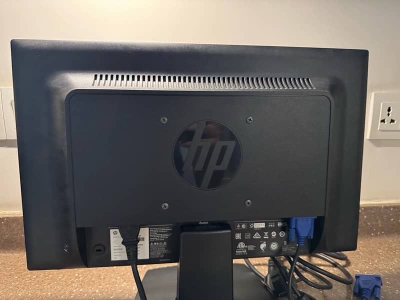 HP V193B 18.5 Inch LED Backlit Monitor 1
