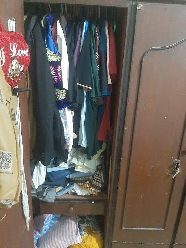 Jumbo Almari. . . . . . . . . . . . 3