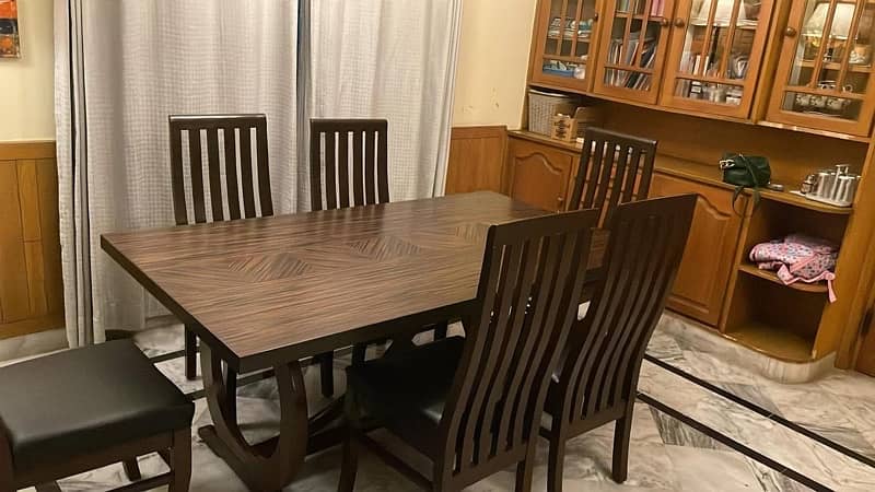 Dining Table Up for sale 0