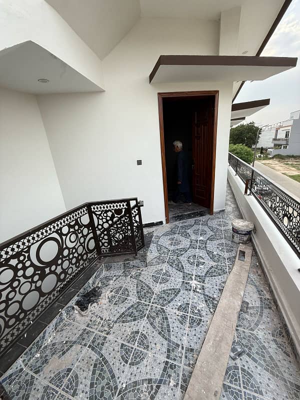 8 MARLA BEAUTIFUL HOUSE AVAILABLE FOR RENT IN KHAYABAN E AMIN BLOCK L 1