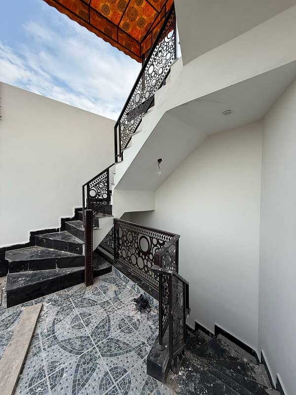 8 MARLA BEAUTIFUL HOUSE AVAILABLE FOR RENT IN KHAYABAN E AMIN BLOCK L 3