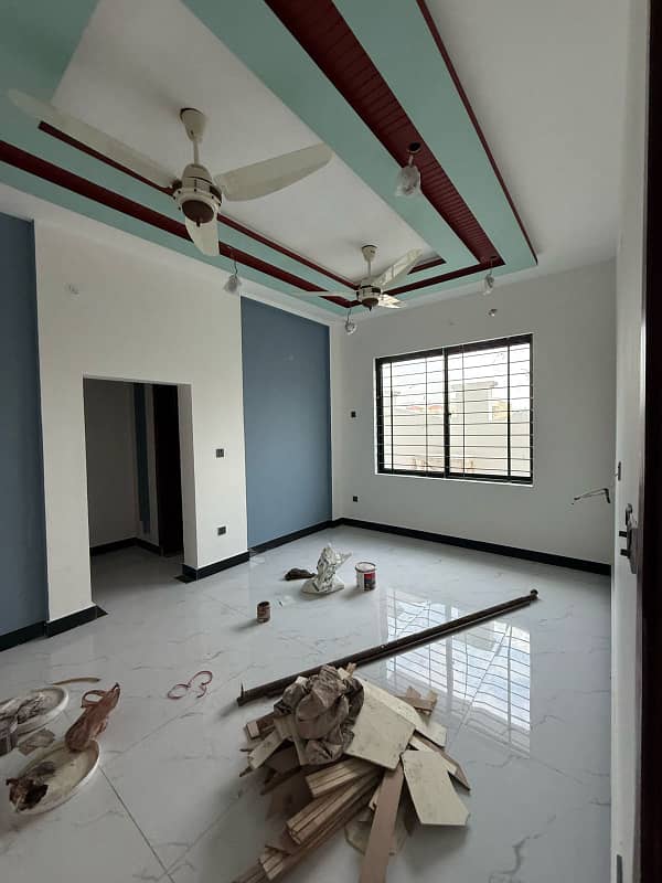 8 MARLA BEAUTIFUL HOUSE AVAILABLE FOR RENT IN KHAYABAN E AMIN BLOCK L 4