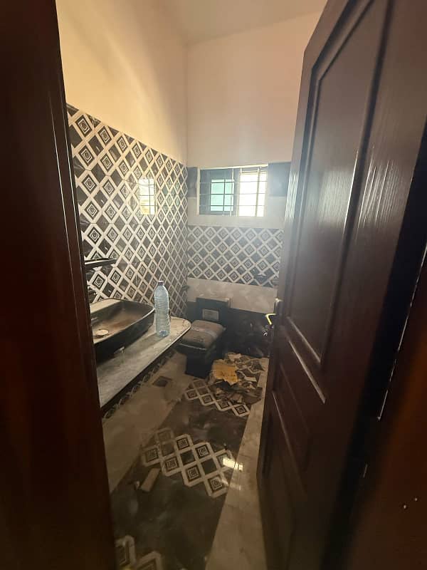 8 MARLA BEAUTIFUL HOUSE AVAILABLE FOR RENT IN KHAYABAN E AMIN BLOCK L 5