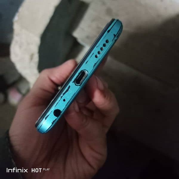 Tecno spark 8c 2
