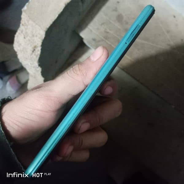 Tecno spark 8c 3