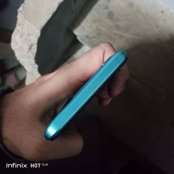 Tecno spark 8c 4