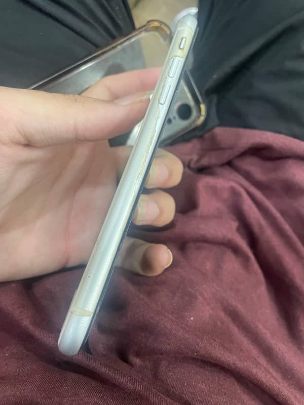 iphone xr in white colour 4