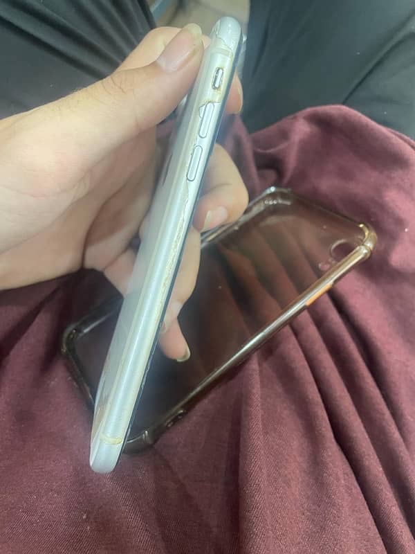 iphone xr in white colour 5