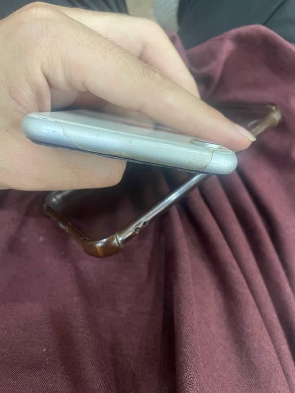 iphone xr in white colour 6