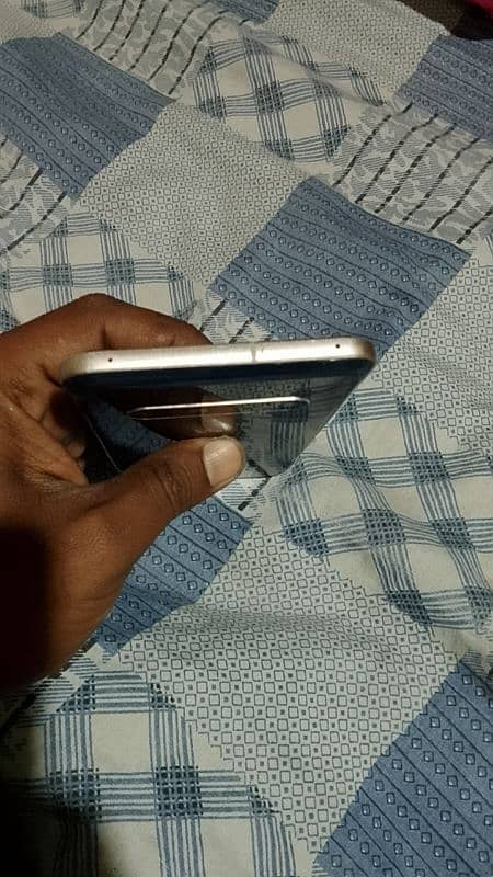 Lg v60 Condition 10by10 7