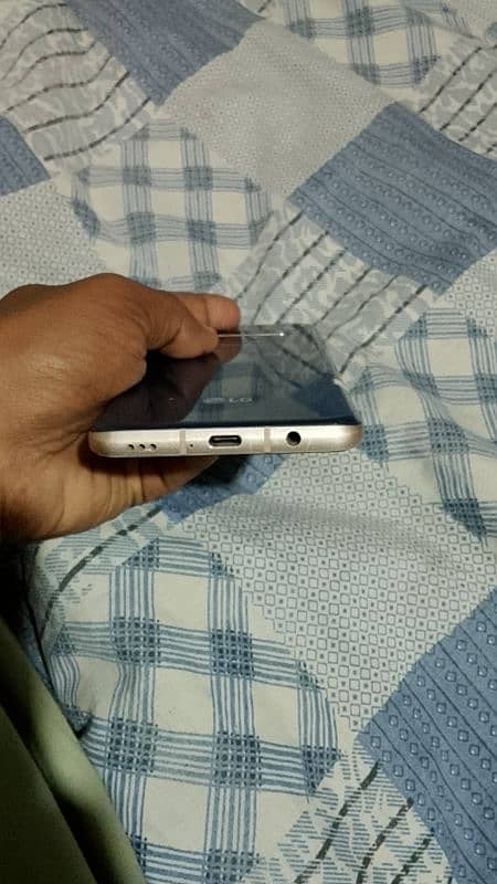 Lg v60 Condition 10by10 8