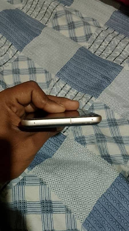Lg v60 Condition 10by10 9