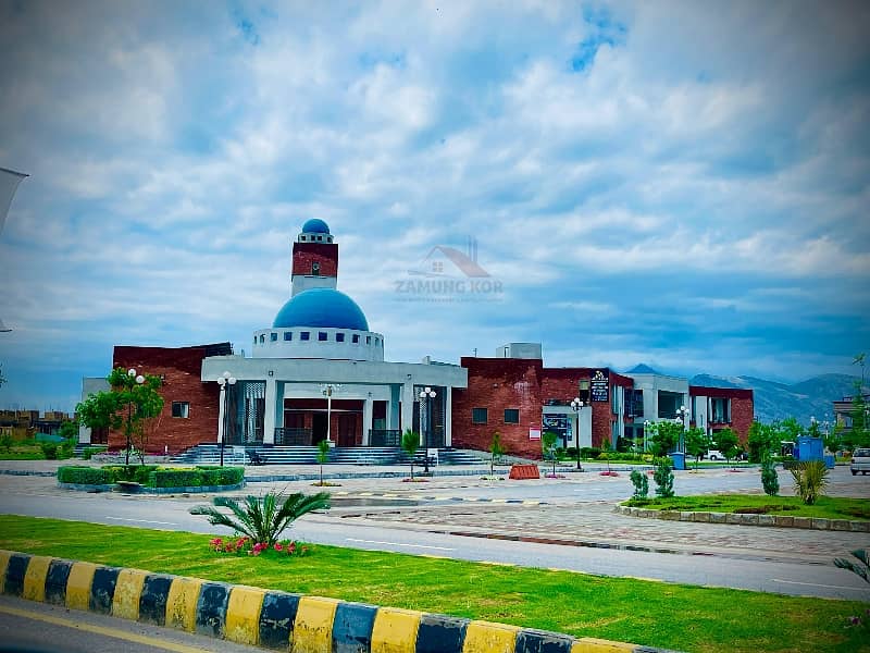 SOUTH facing Plot | 80 feet Wide Street | VVIP Location | Walking distance to Park Masjid and Market 3