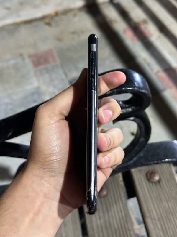 iPhone 11 Pro Max Non PTA With Box 3