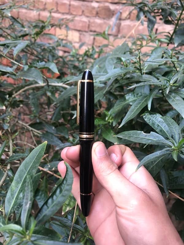 Montblanc 146 Fountain Pen in Black 0