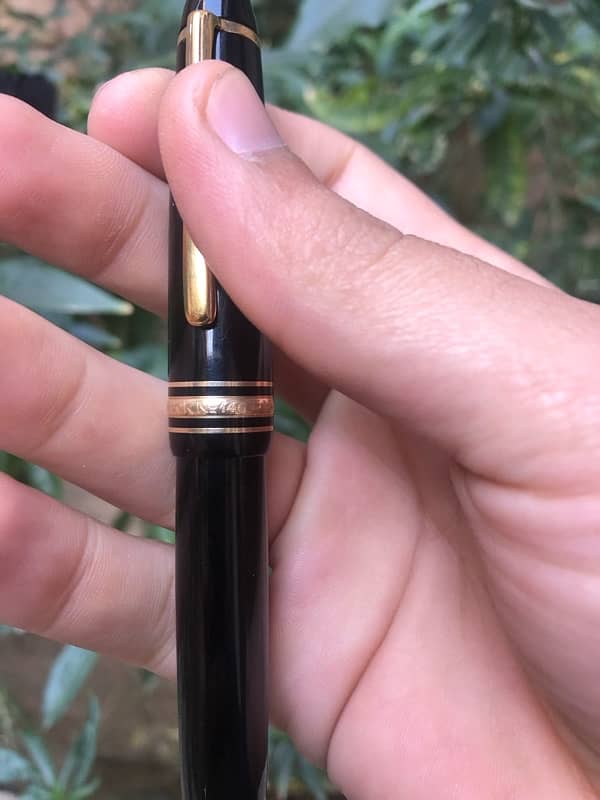 Montblanc 146 Fountain Pen in Black 5