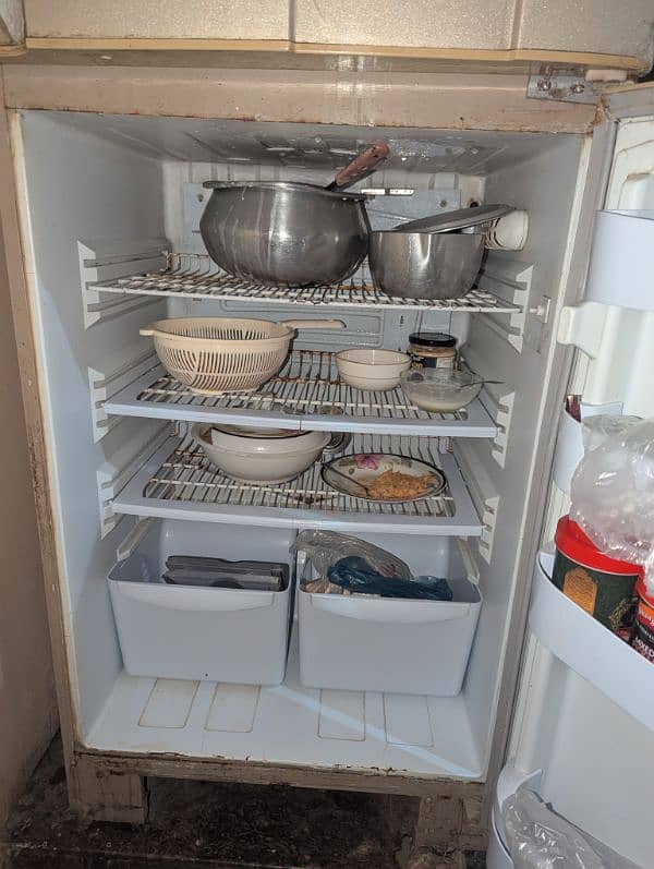 pel refrigerator,model ka name nhi pta,working condition me he 3