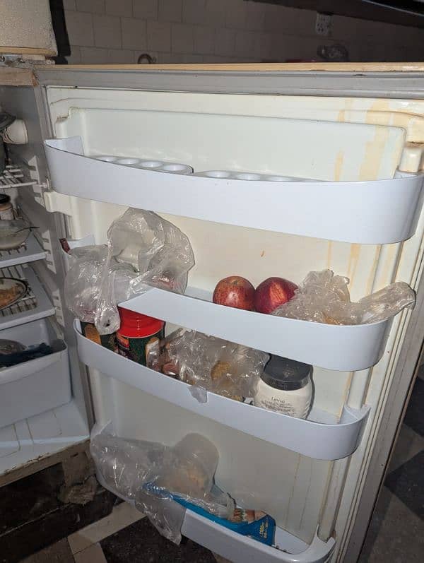 pel refrigerator,model ka name nhi pta,working condition me he 4