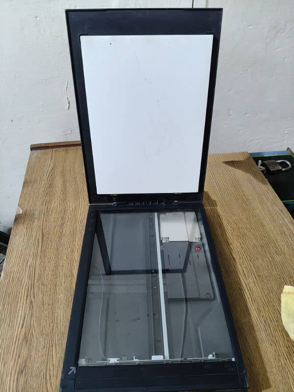 Canon CanoScan LiDE 300 Scanner 1