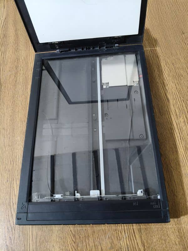 Canon CanoScan LiDE 300 Scanner 2
