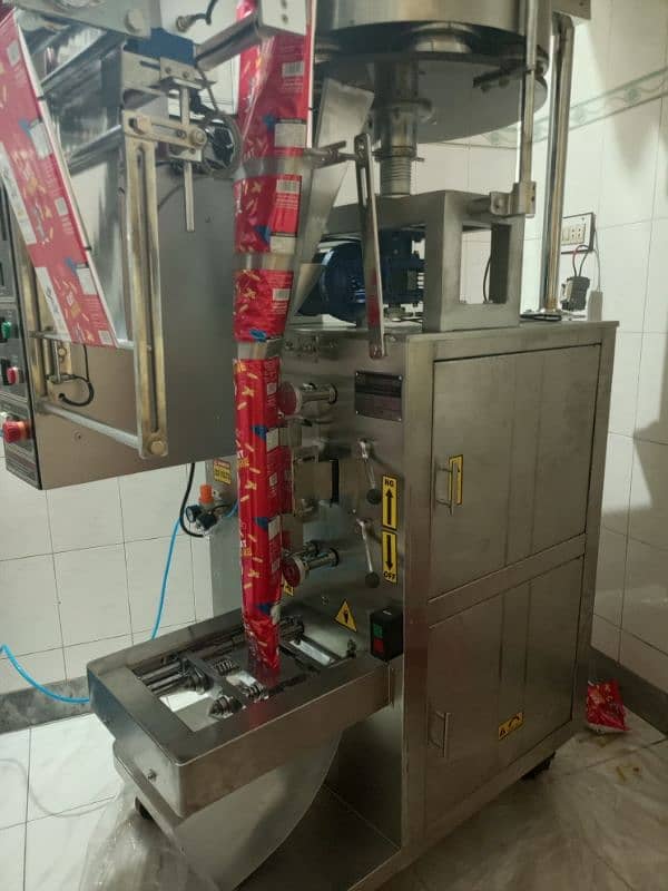 Automatic Snacks Packing Machine. 1