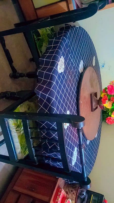 rolling round dining table 0