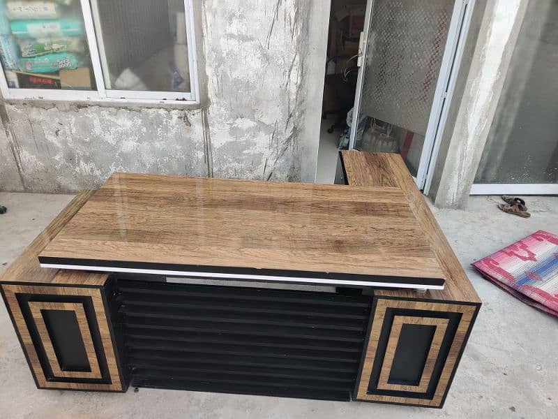 large executive table not used 0