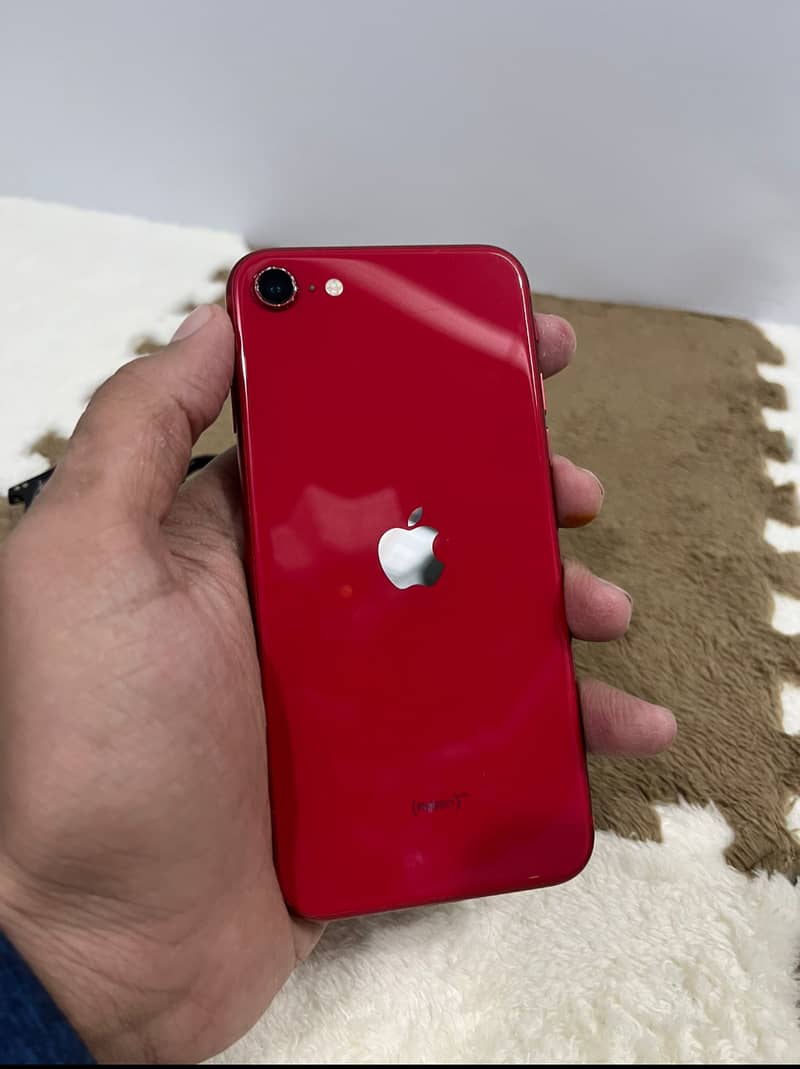 Iphone se 2020 Factory unlocked good condition 0