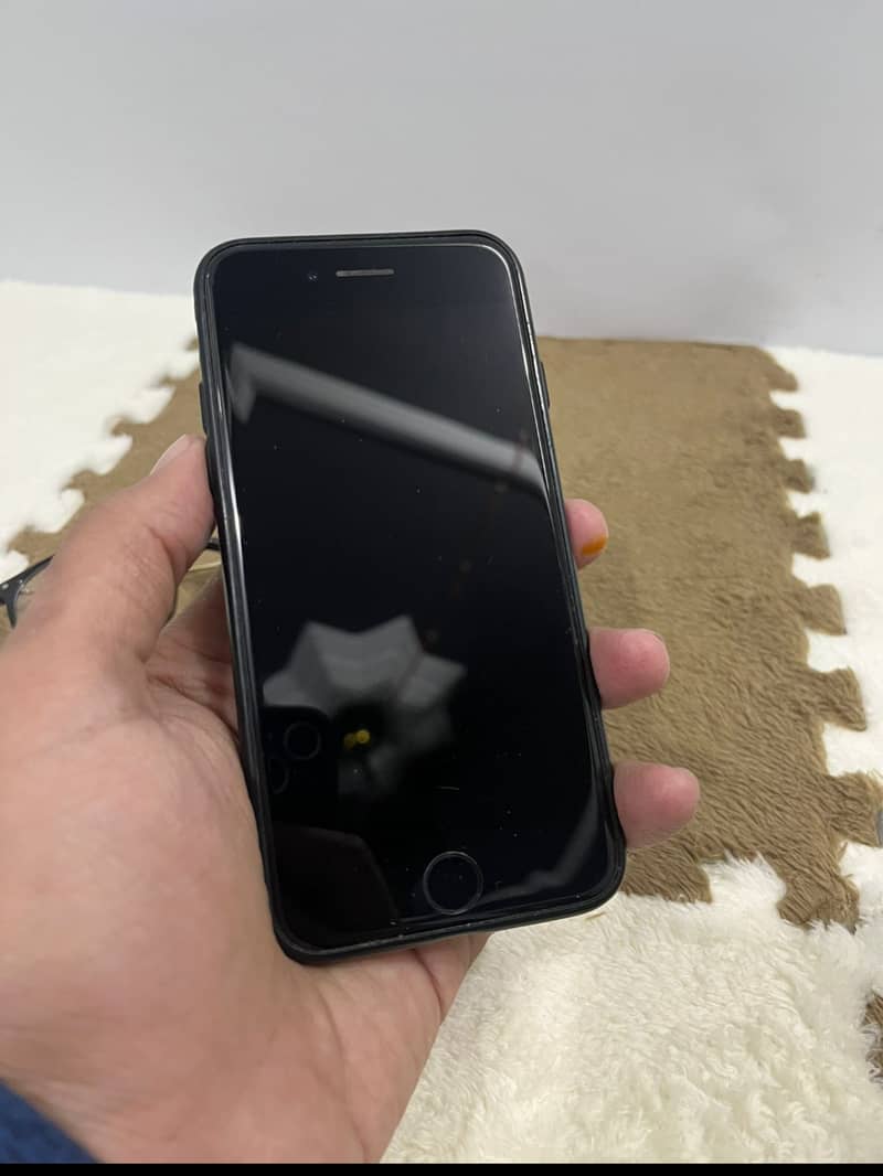 Iphone se 2020 Factory unlocked good condition 2