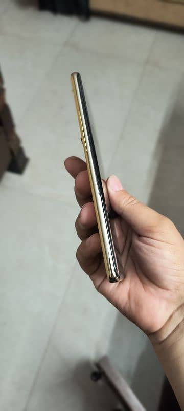 Infinix Note 40 Pro 4