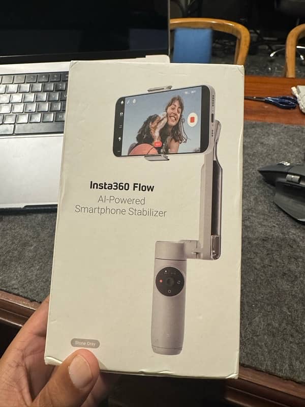 Insta360 Flow mobile gimbal 1