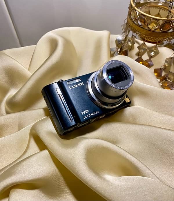 Panasonic lumix DMC-TZ10 Digital Camera 1