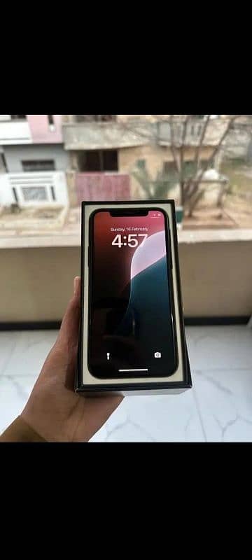 Iphone 11 pro factory unlock with box 0