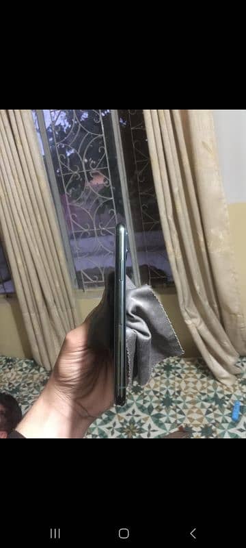 Iphone 11 pro factory unlock with box 9