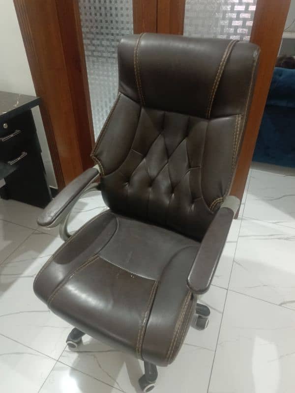 Office and computer chair in a very good condition and good quality 0
