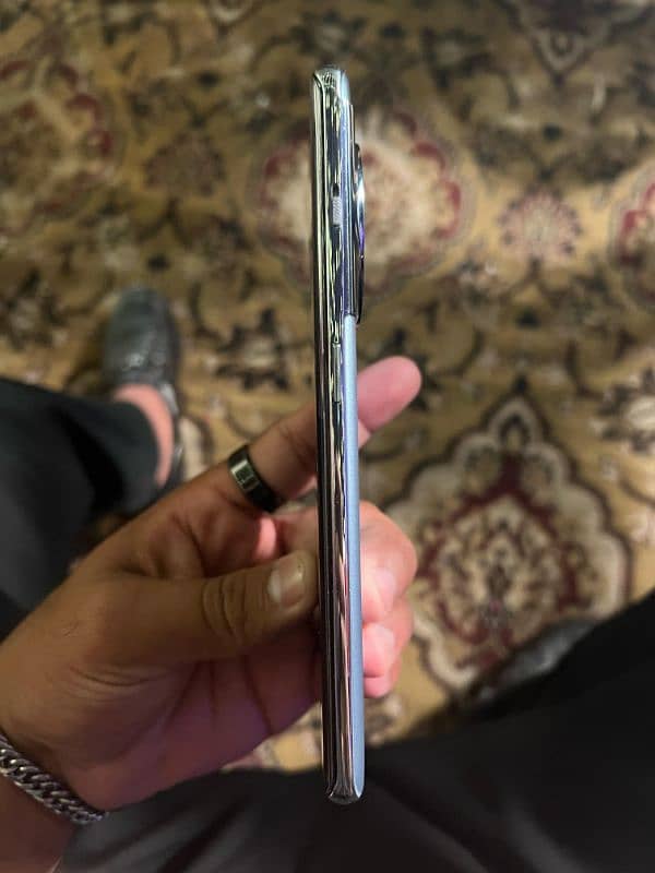 one Plus 11R 12/256 in excellent condition for good price 8