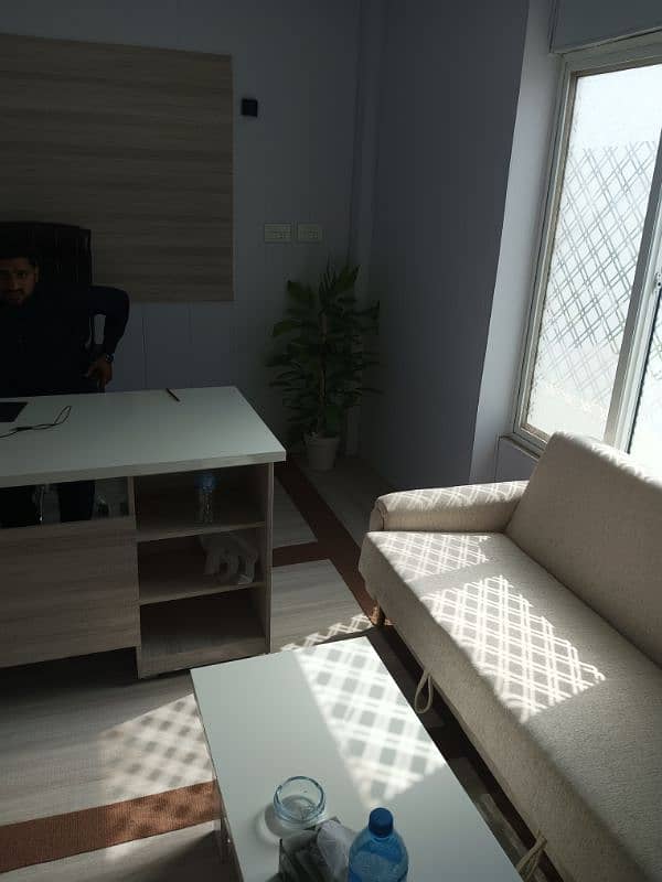 sofa/bed 1 executive chair 1 manager table 1 tea table 0
