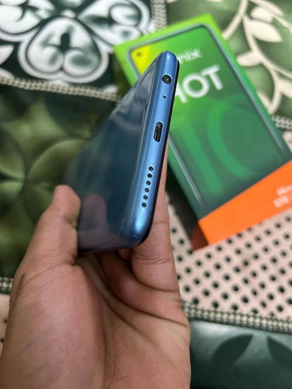 Infinix hot 10 urgent sale with box exchange possible 12
