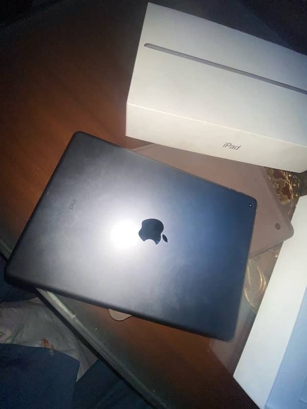Apple Ipad 7th generation with box 0