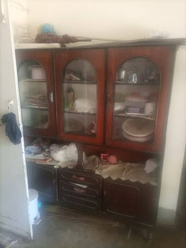 showcase for utensil use good condition 0