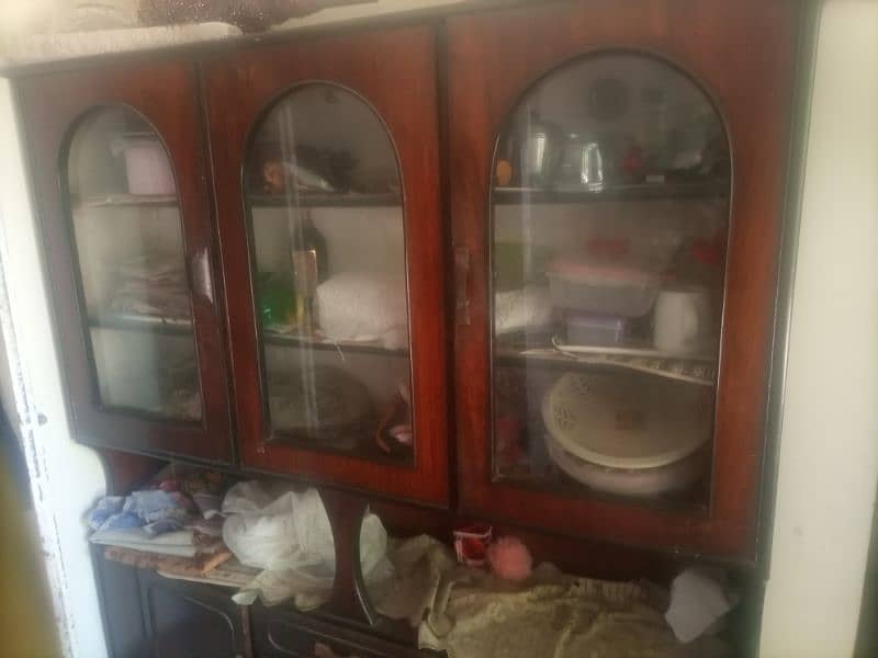 showcase for utensil use good condition 1